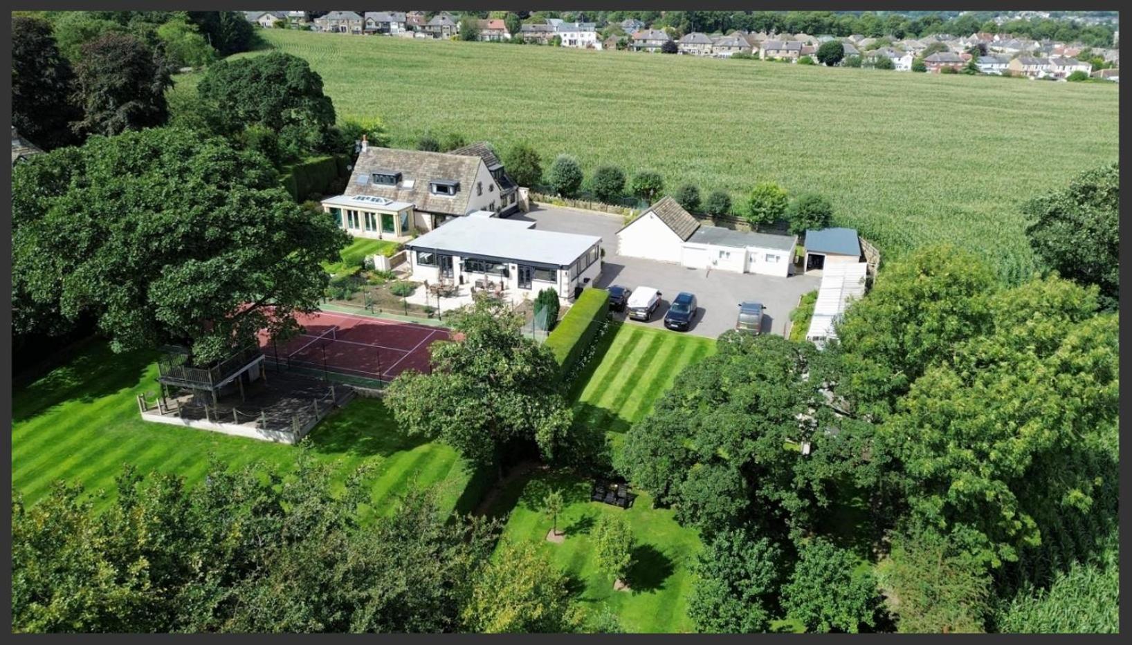 Country Retreat With Grounds & Leisure Facilities Villa Brighouse Exterior photo