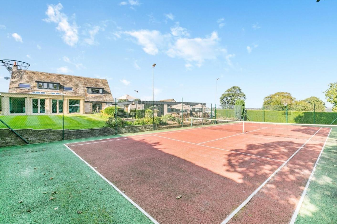 Country Retreat With Grounds & Leisure Facilities Villa Brighouse Exterior photo