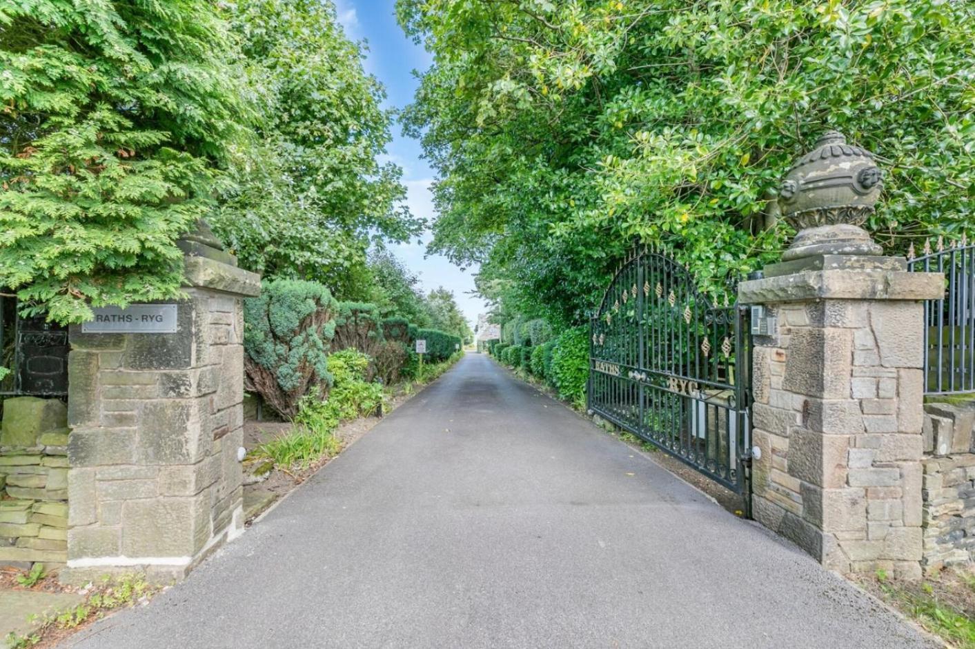 Country Retreat With Grounds & Leisure Facilities Villa Brighouse Exterior photo